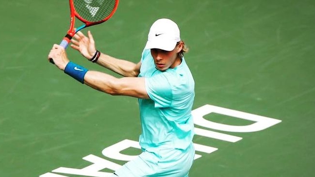 Shapovalov avanzó a semifinales en Dubai sin ceder un solo set