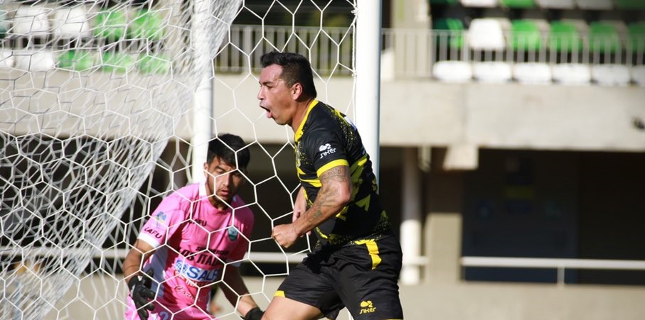Esteban Paredes tuvo estreno goleador en su primer partido con Coquimbo Unido