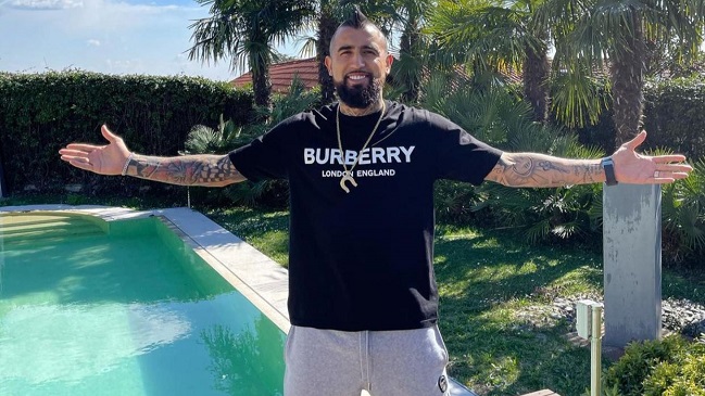 Arturo Vidal celebró avance en su recuperación: “Empezando mi segunda etapa, ya sin muletas”