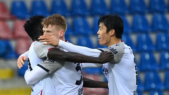 Bologna de Gary Medel logró exigido triunfo ante Crotone de Luis Rojas