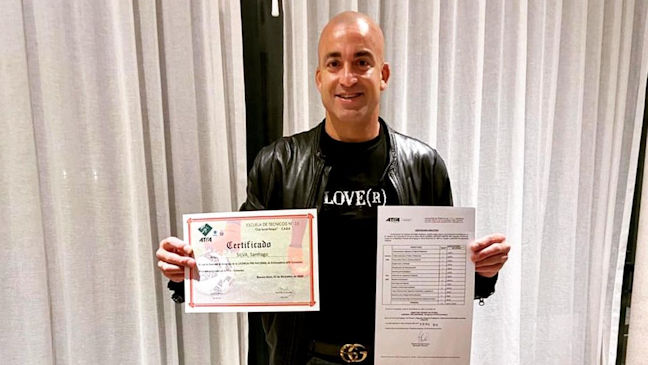 Santiago “Tanque” Silva se tituló de director técnico en Argentina