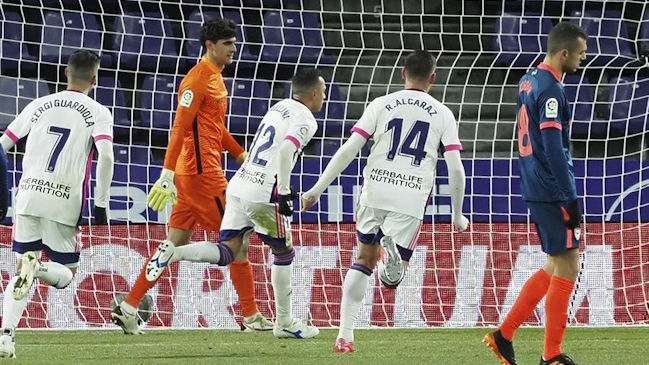 Fabián Orellana anotó en amargo empate de Real Valladolid ante Sevilla en la liga española