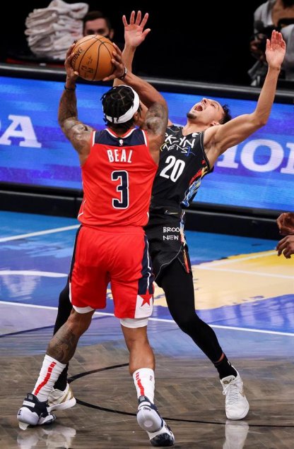 Irving y Harden lideraron un nuevo triunfo de los Nets ante Washington