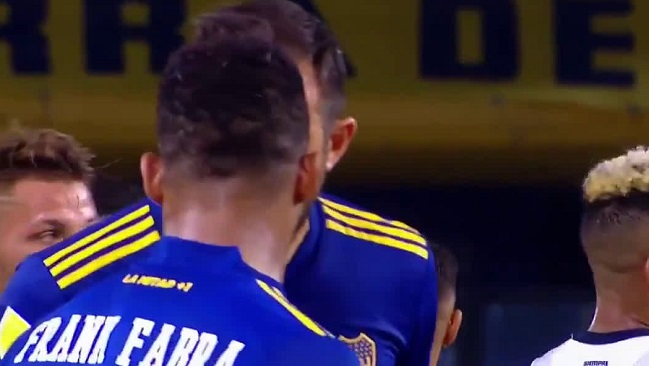 Frank Fabra agredió a un compañero de Boca Juniors en pleno partido