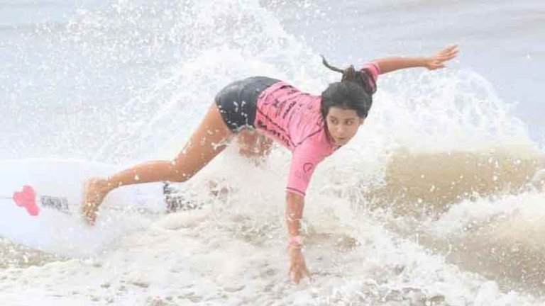 Joven surfista falleció al ser alcanzada por un rayo mientras entrenaba