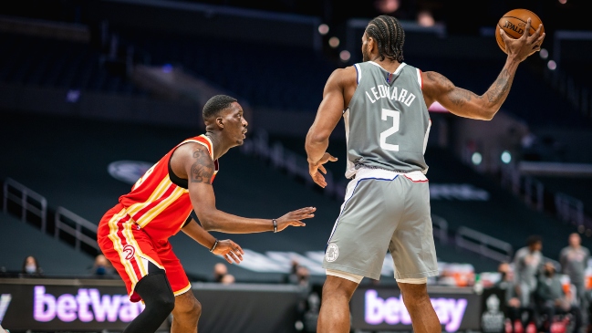 Kawhi Leonard lideró a los suplentes de los Clippers para vencer a Atlanta