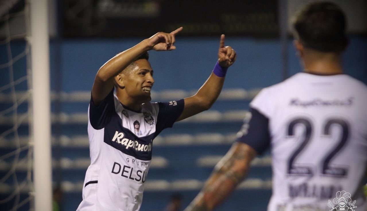 Gimnasia y Esgrima aplastó a Dock Sud y avanzó a octavos en la Copa Argentina
