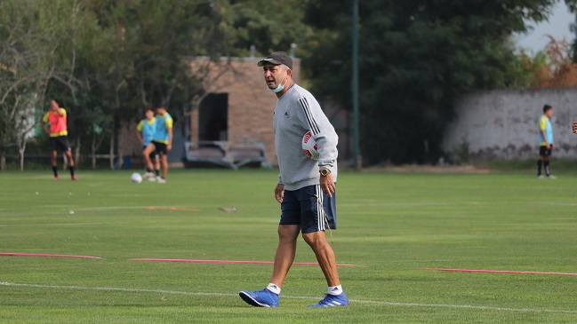 Dalcio Giovagnoli anticipó el debut ante Everton: Tenemos bajas, pero hay un grupo competitivo