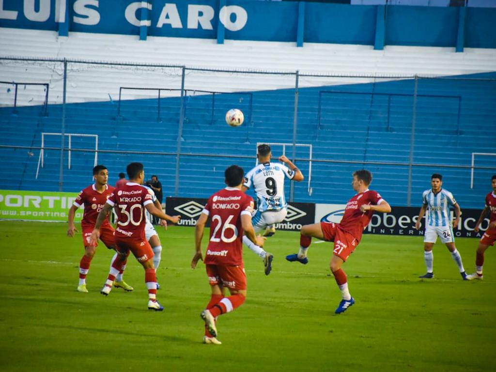 Atlético Tucumán y Huracán completaron partido suspendido de la tercera fecha en Argentina