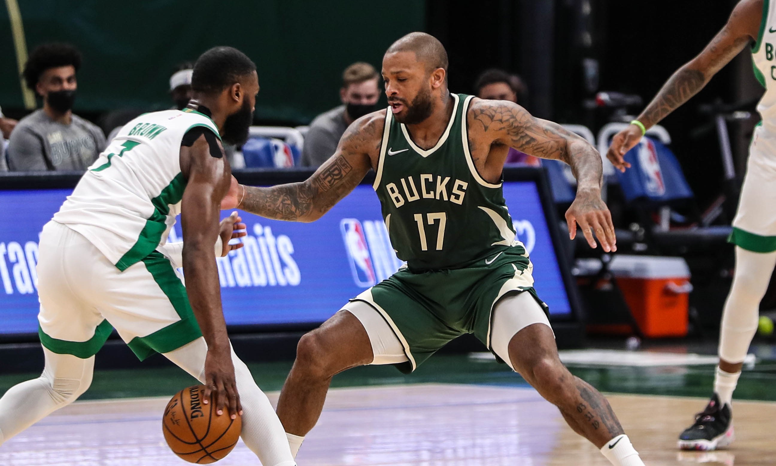 Milwaukee Bucks evitó remontada de Boston Celtics en partidazo de la NBA