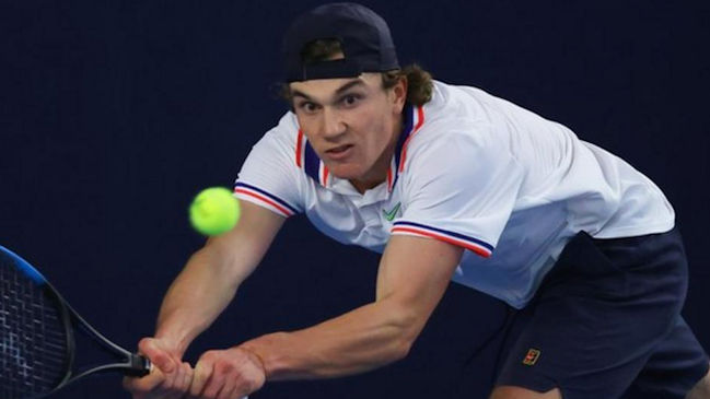 Joven tenista debió retirarse en su debut en Miami tras desplomarse a causa del calor