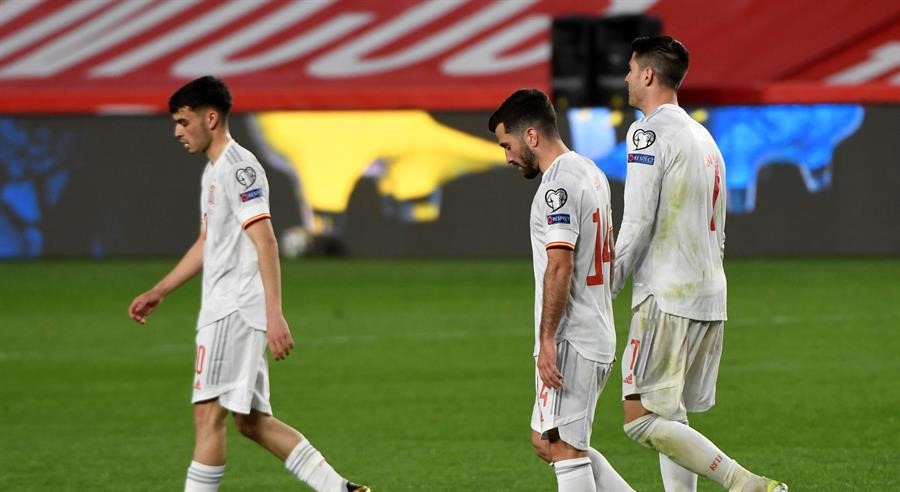 España tropezó con un empate ante Grecia en su estreno por Clasificatorias europeas