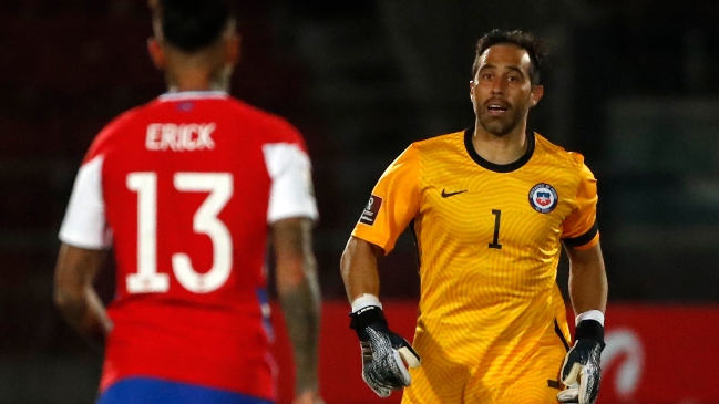 Claudio Bravo cambiará su tradicional número en el duelo ante Bolivia
