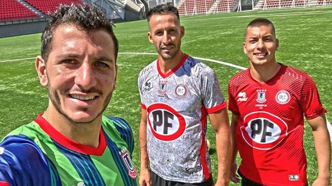 Unión La Calera presentó nueva indumentaria que luce sus dos insignias