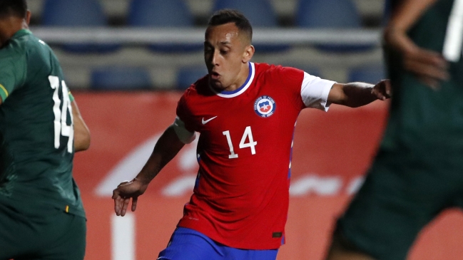 Hinchas de la Roja cargaron contra el nivel de Fabián Orellana y lo convirtieron en tendencia