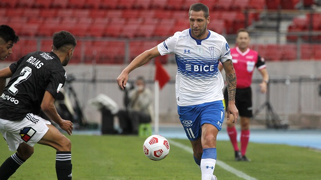 Aued: A los jóvenes de la UC les insisto mucho para que lean y piensen más allá de una pelota