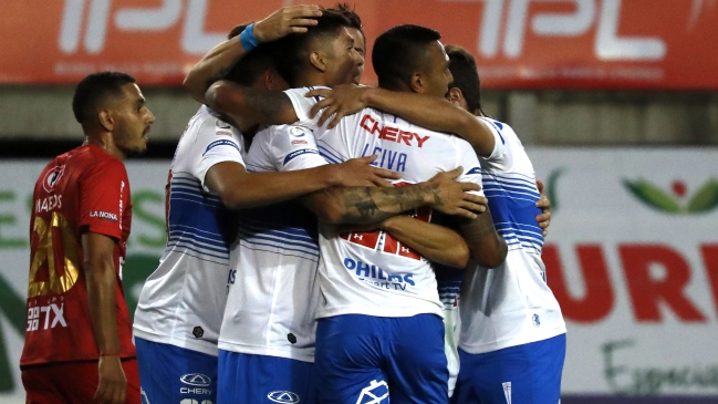 U. Católica lamentó lesiones de dos de sus jugadores en el primer tiempo ante Ñublense