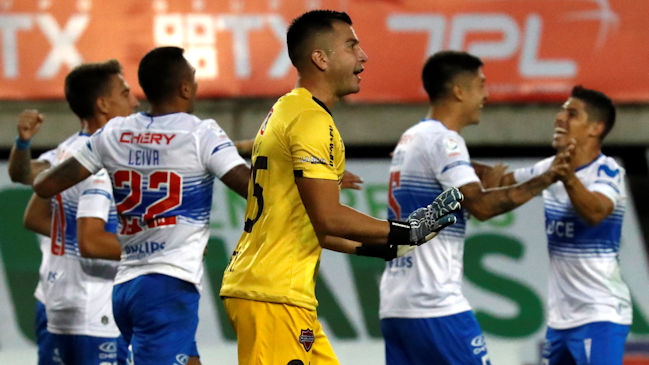 Resumen: La UC superó duro reto en Chillán y Colo Colo se nubló en casa ante U. La Calera