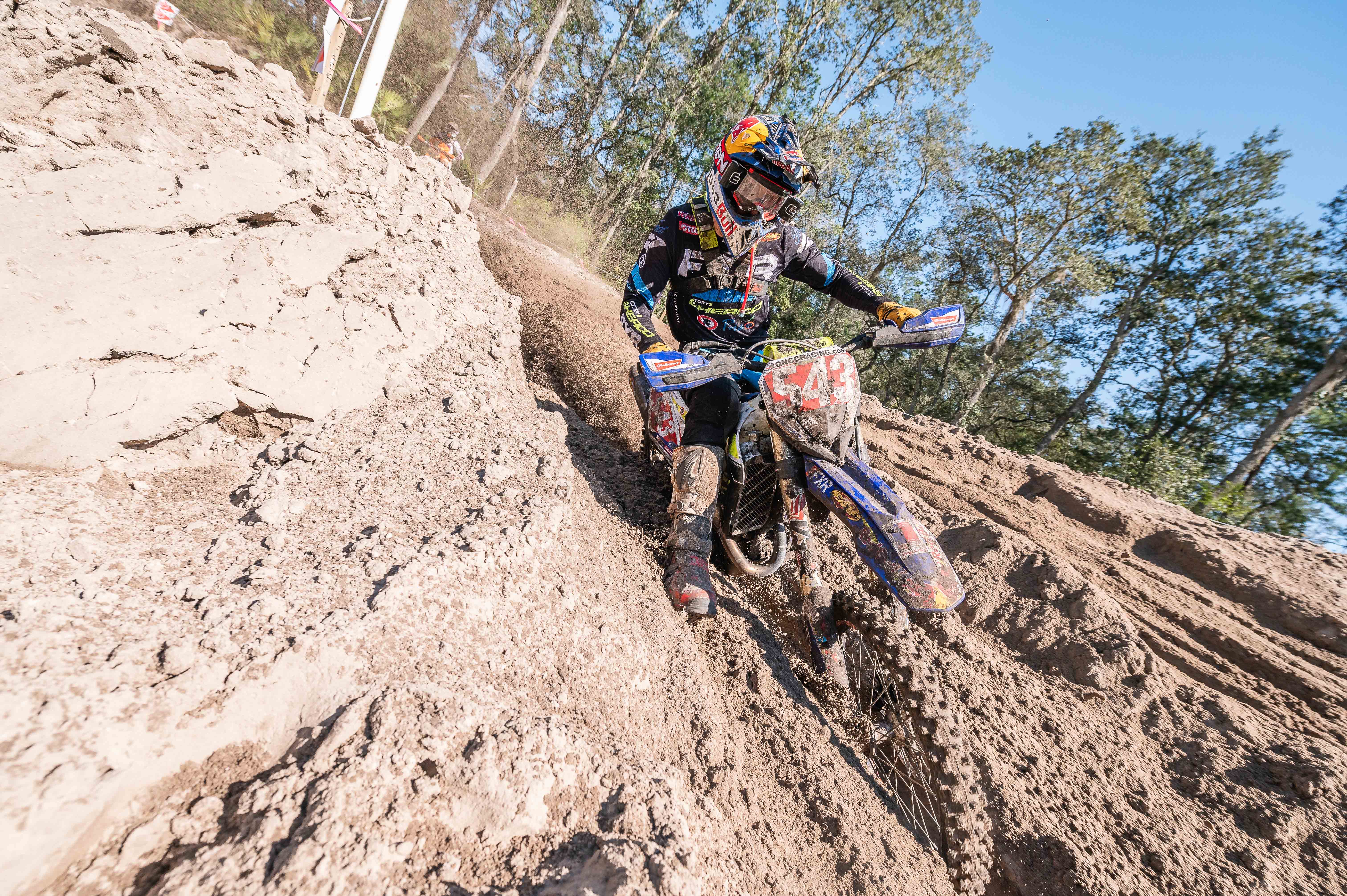 Benjamín Herrera sigue avanzando firme en el Grand National Cross Country