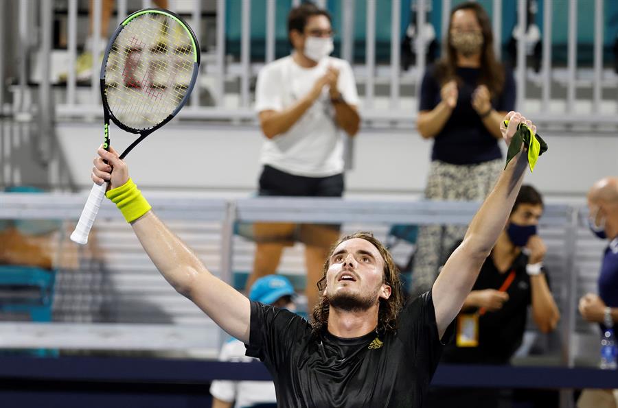 Stefanos Tsitsipas superó a Kei Nishikori y avanzó a octavos en el Masters de Miami