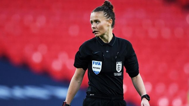 Rebecca Welch será la primera mujer en arbitrar un partido del fútbol profesional inglés