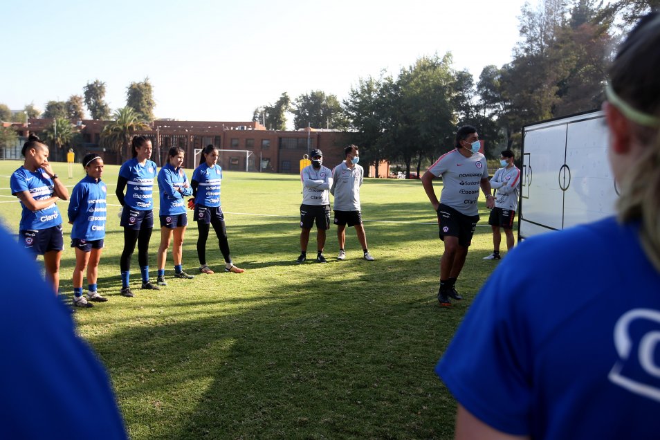 La Roja Femenina fue visitada por Pablo Milad en “Juan Pinto Durán”