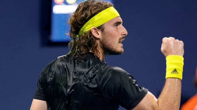 Stefanos Tsitsipas mantuvo su andadura triunfal y avanzó a cuartos en Miami
