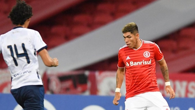 Carlos Palacios se llevó aplausos con gran habilitación en su debut en Inter de Porto Alegre