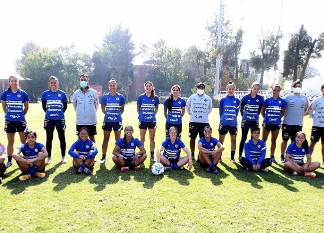La selección chilena femenina emprendió su viaje a Europa para afrontar el repechaje olímpico