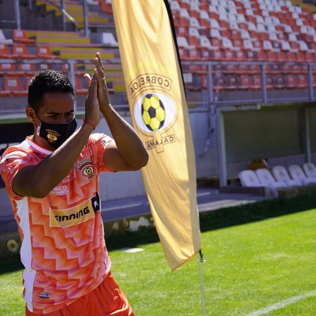 Cobreloa presentó nueva camiseta que rememora histórico diseño de finales de los años 80