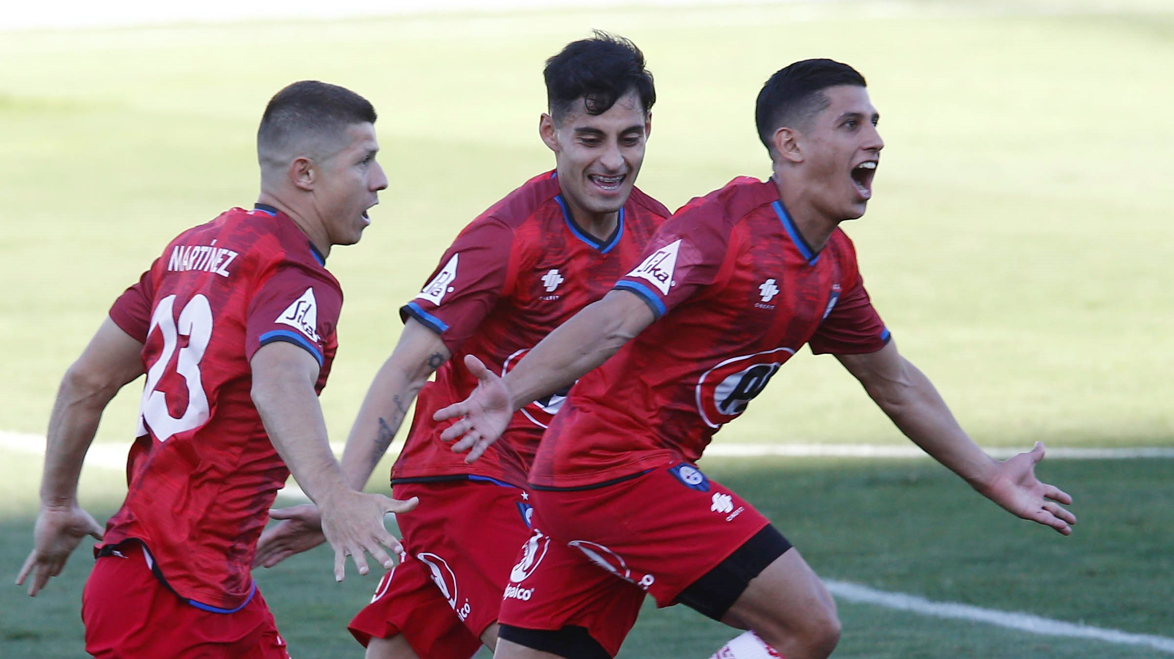 Huachipato golpeó primero a Universidad de Chile con gol de Israel Poblete