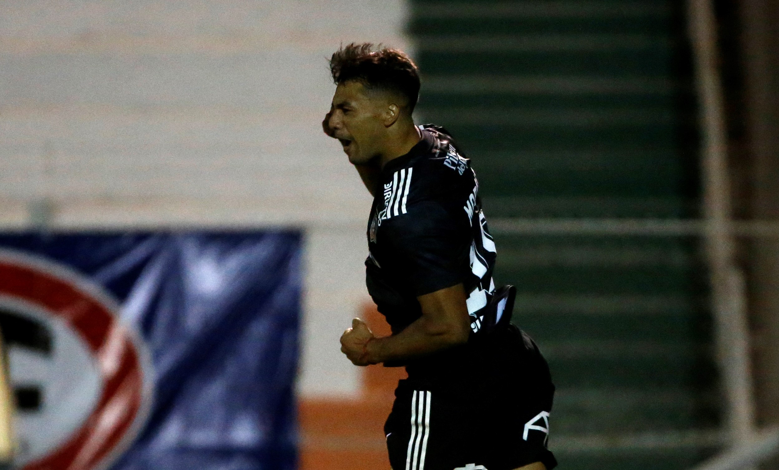 Iván Morales no perdonó desde el punto penal y firmó su doblete ante Cobresal