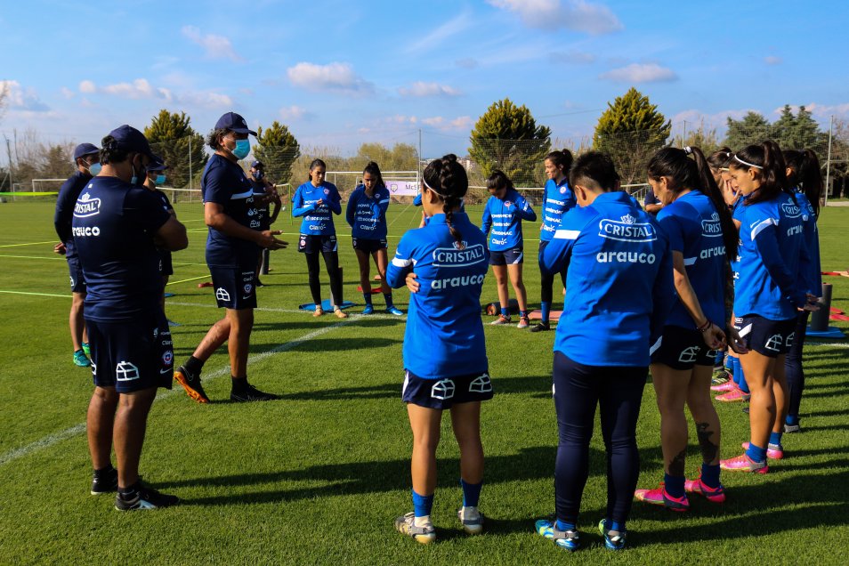 La Roja realizó trabajos de recuperación en su primer entrenamiento en Turquía
