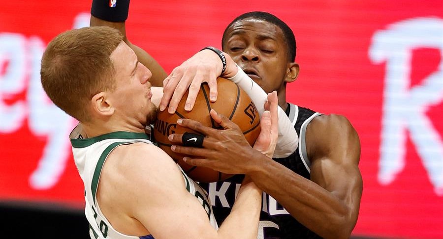 Milwaukee Bucks derribó ajustadamente a Sacramento Kings en la NBA