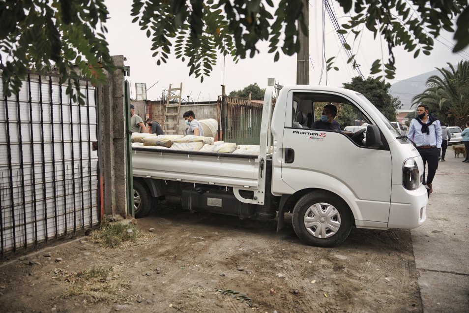 La Calera hizo donación a familias afectadas por incendio y regaló huevos de chocolate en hogar de menores