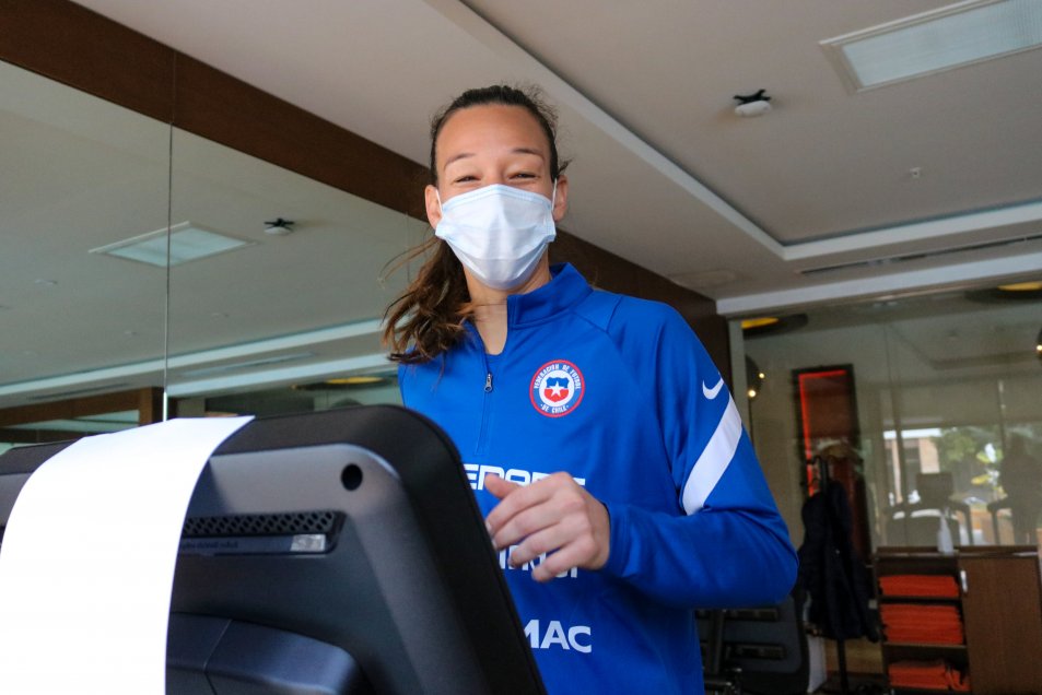 Christiane Endler y Francisca Lara llegaron a Turquía para unirse a la Roja Femenina