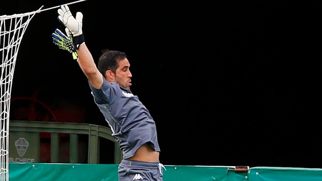 Claudio Bravo volvió a recibir elogios en la prensa española