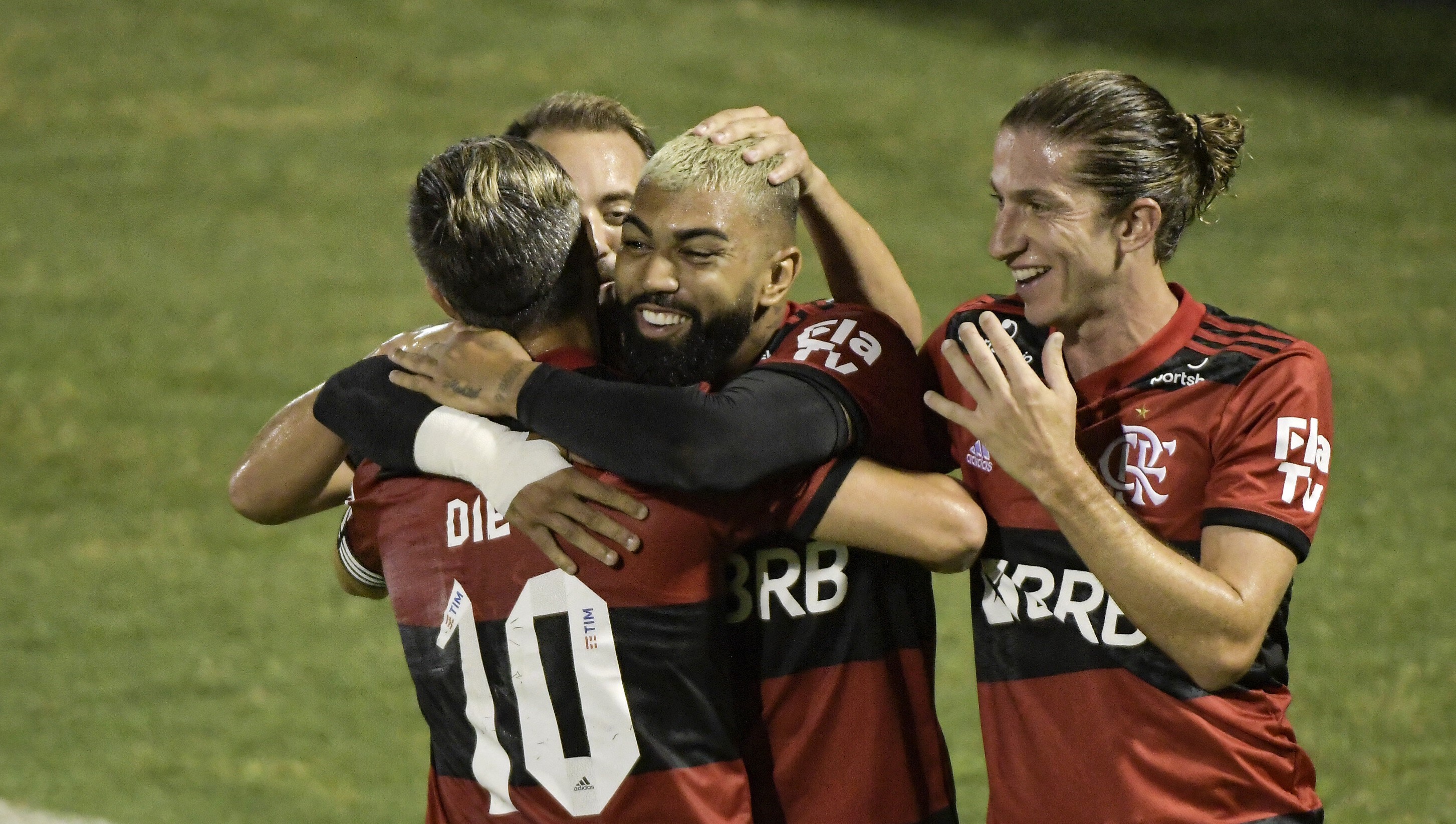Flamengo contó con Mauricio Isla en goleada a Madureira en el Campeonato Carioca