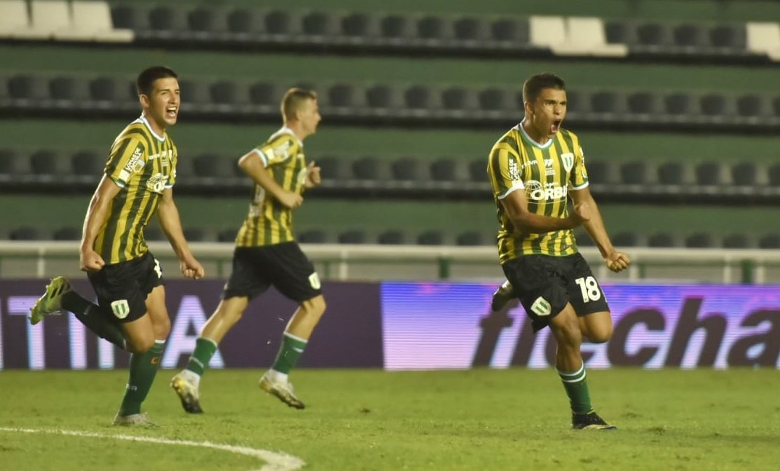 Banfield logró gran remontada e igualó en vibrante duelo ante Estudiantes de La Plata en Argentina