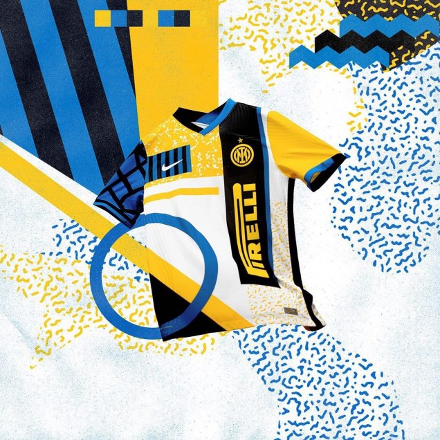 Inter de Milán presentó artística camiseta con su nueva insignia