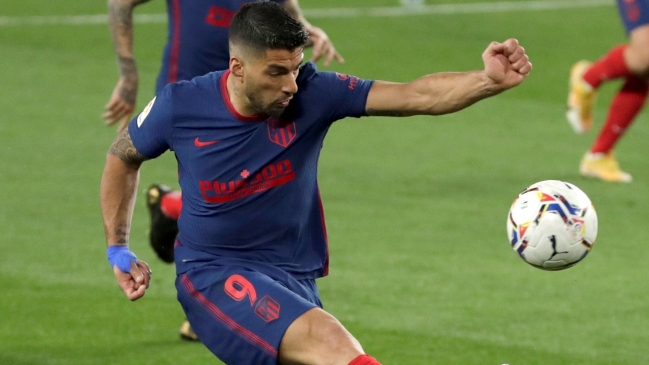 Luis Suárez sufrió lesión en la pierna izquierda y está pendiente de evolución