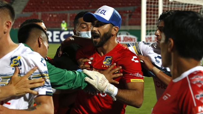 Johnny Herrera: Un cabro de Wanderers que en su vida le ha ganado a alguien me gritó un gol