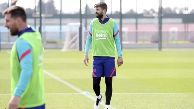 Piqué volvió a las prácticas con el equipo a dos días del clásico ante Real Madrid