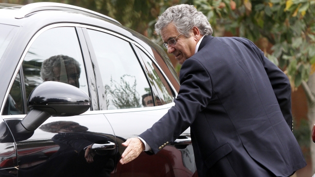 Larraín Vial venderá acciones de Blanco y Negro un día antes y a menor precio que las de Mosa