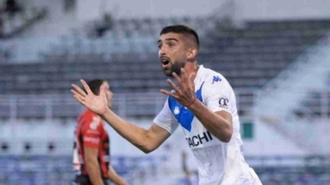 Emiliano Amor busca presionar para salir de Vélez y arribar a Colo Colo