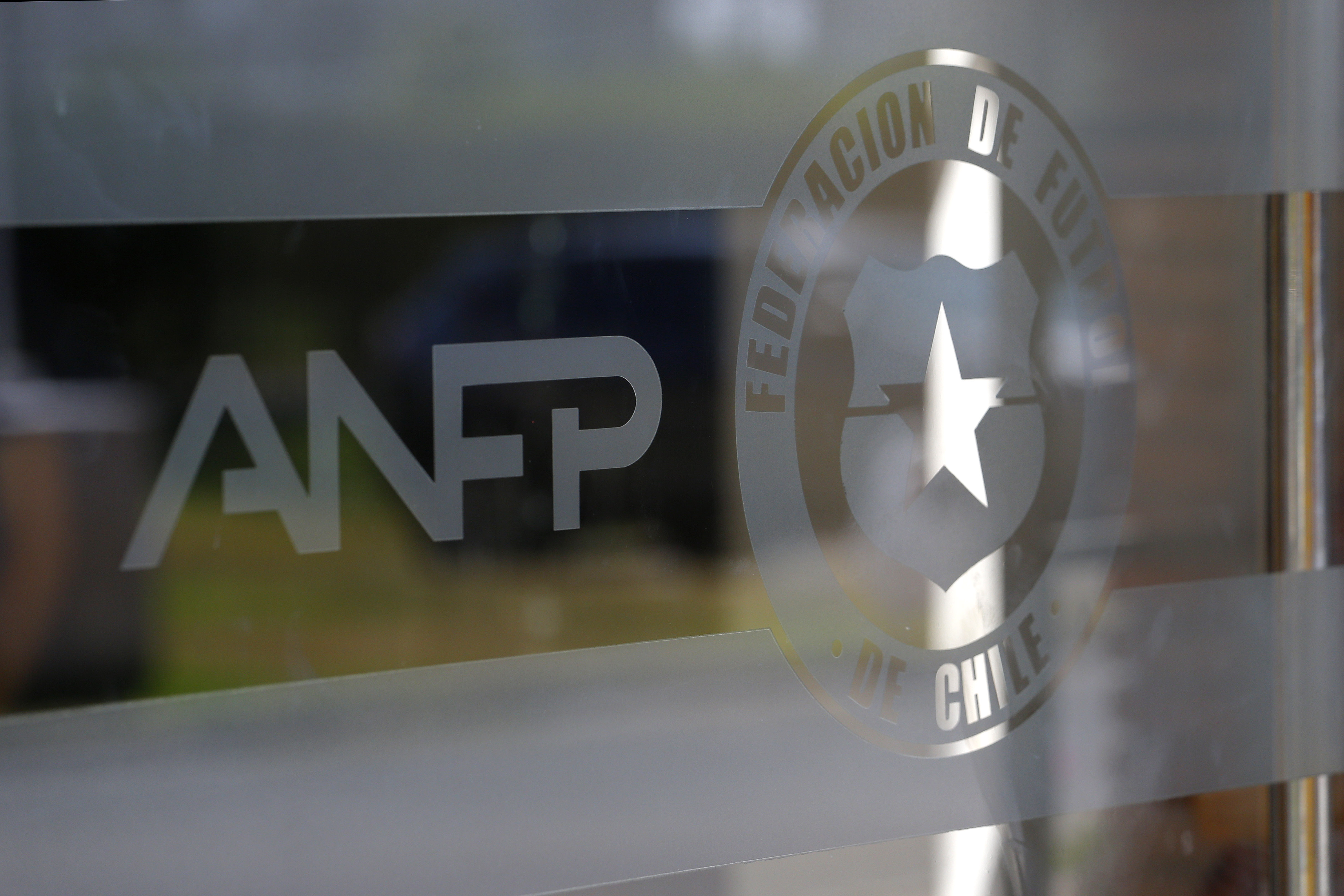 Turner solicitó arbitraje a la Cámara de Comercio por fallida negociación con comisión CDF de la ANFP