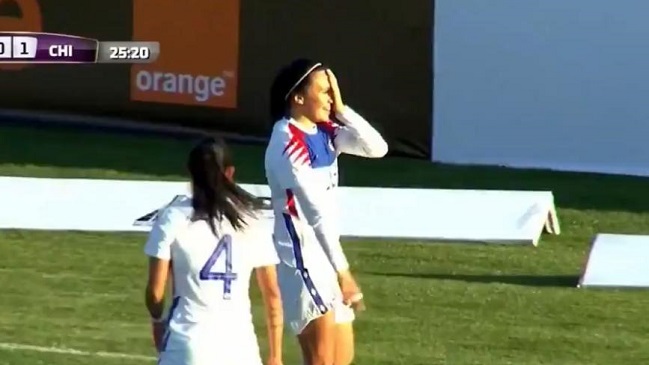 Camila Sáez celebró su gol ante Camerún con homenaje a las víctimas con trauma ocular en Chile