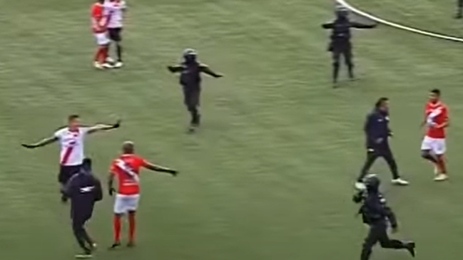 Partido de la liga boliviana terminó con una batalla campal