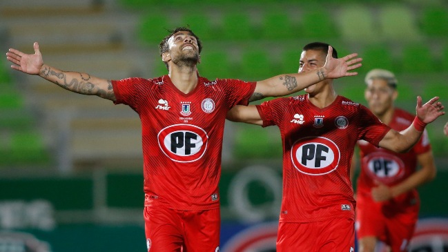 La Calera batió a S. Wanderers con el debut goleador de Valdivia en duelo de cuatro penales