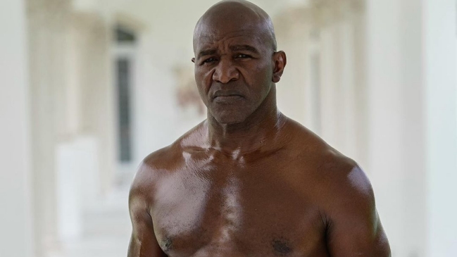 Evander Holyfield regresará a los cuadriláteros en junio
